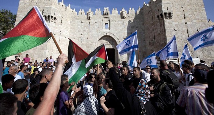 Foto 2 - Bandeiras da Palestina e Israel em Jerusalém